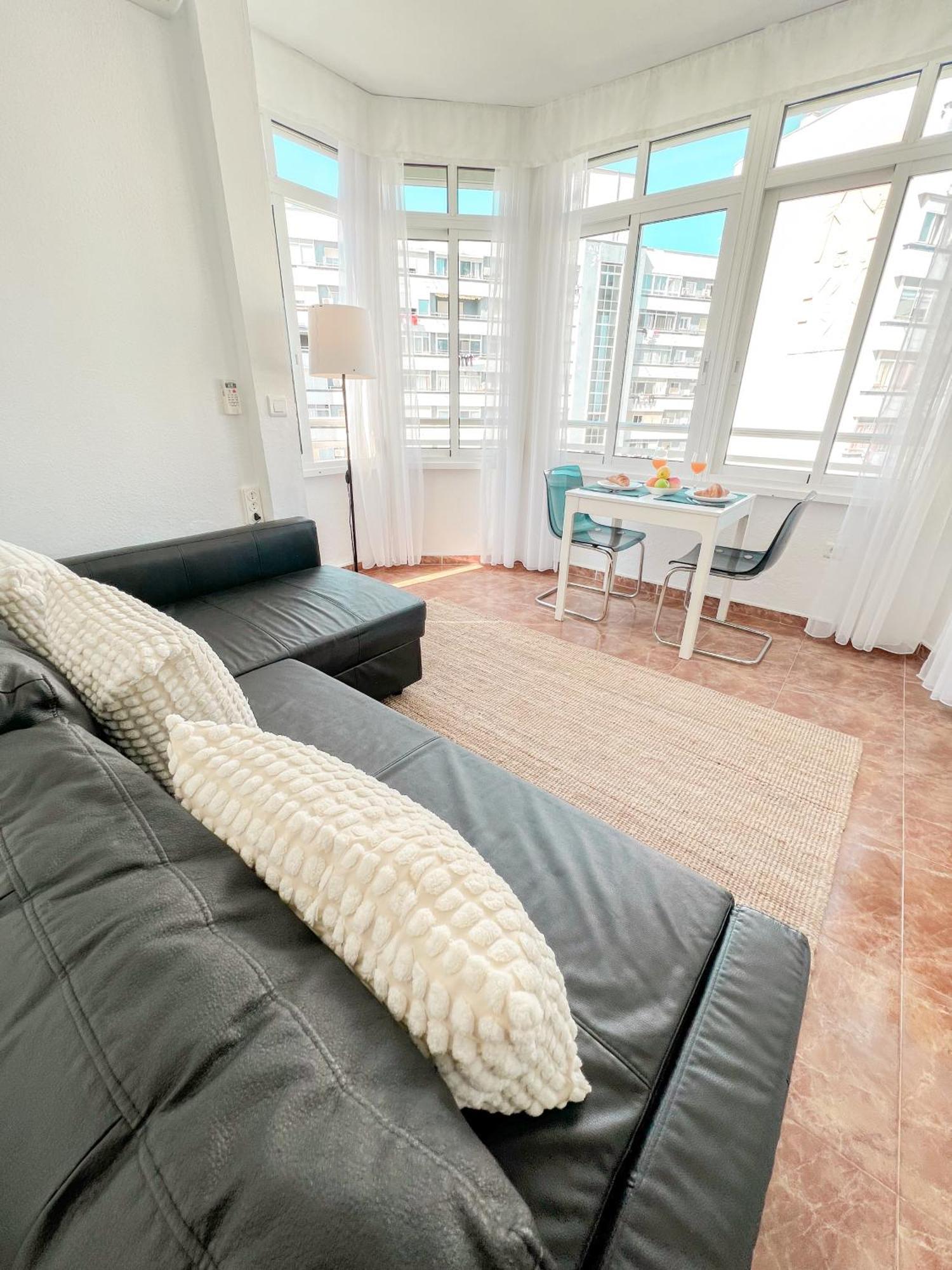 Cozy & Bright Flat Torremolinos Centre Apartment Exterior photo